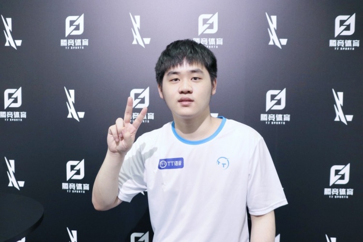 时刻挺身而 时刻挺身而